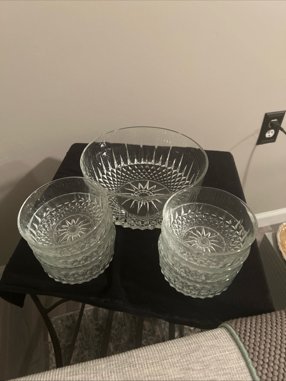 Arcoroc France  Clear Cut Glass Serving Bowl Set - 7-Piece